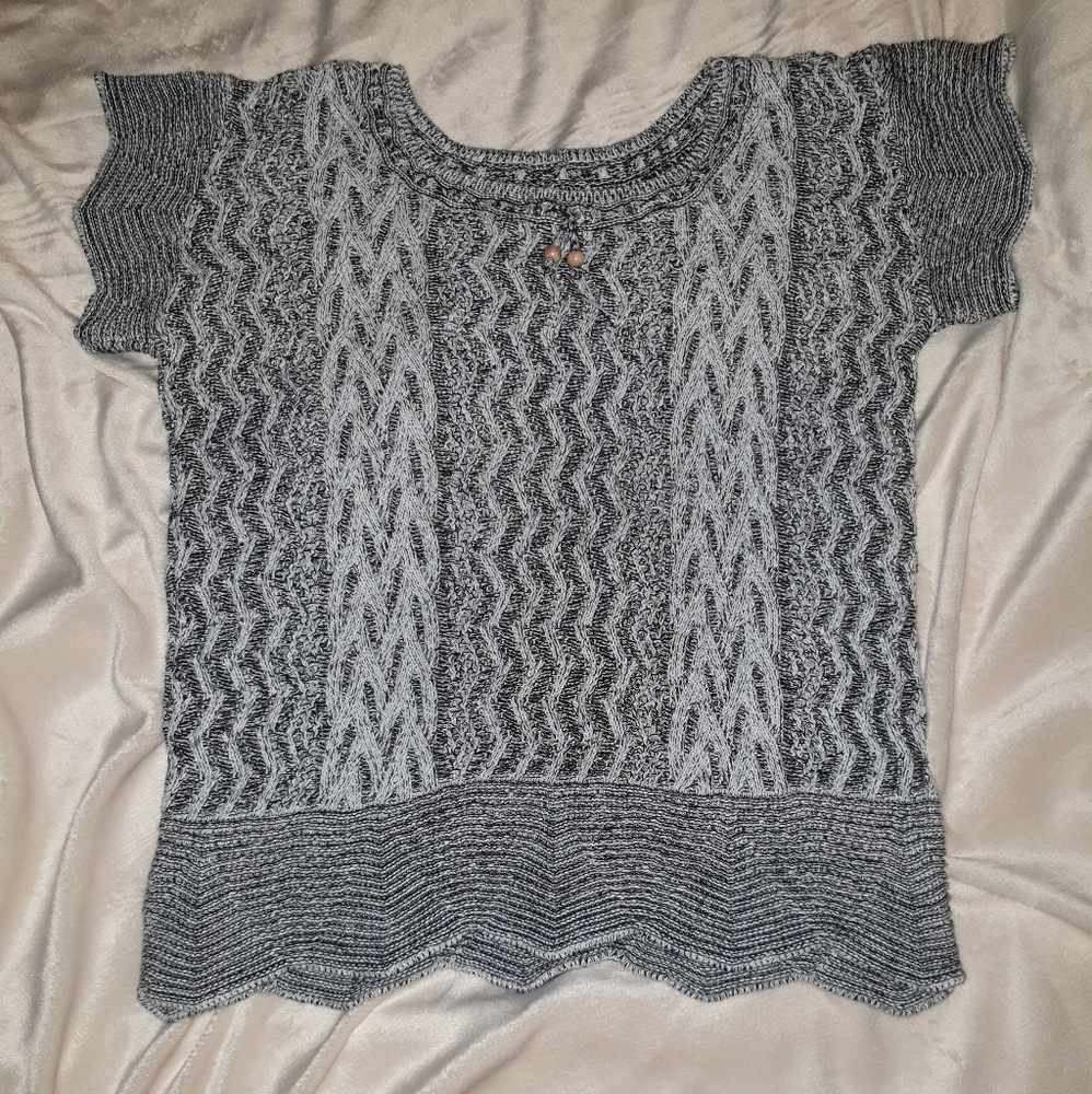 ◇Super Cute Short Sleeve Sweater♡EUC◇